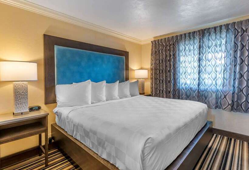 Lincoln Sands Oceanfront Resort, Ascend Hotel Collection