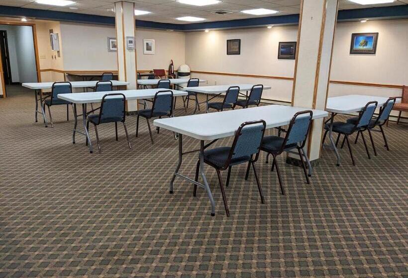 בית מלון כפרי Magnuson Copper Crown