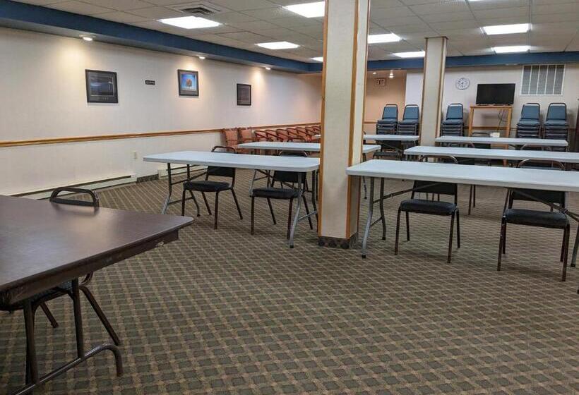 בית מלון כפרי Magnuson Copper Crown