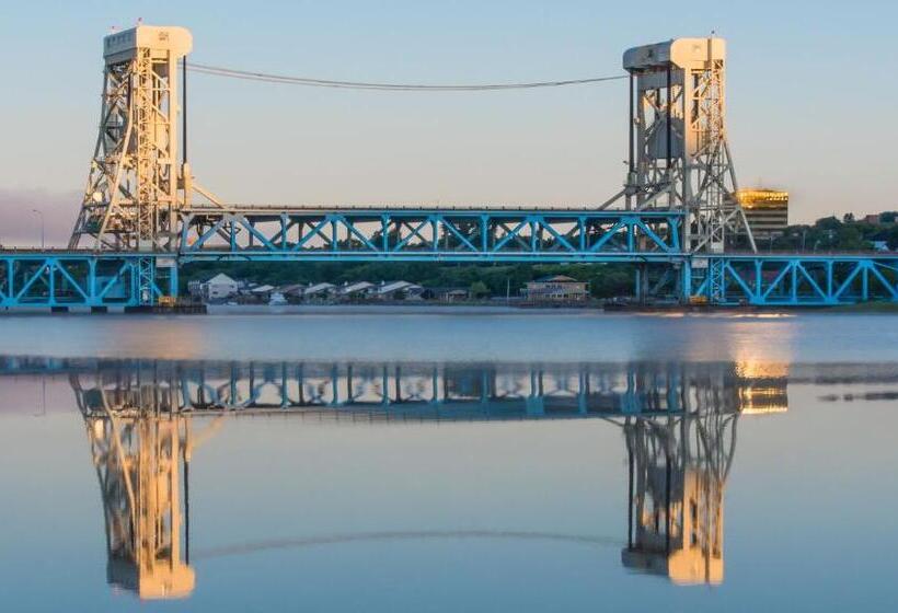 בית מלון כפרי Magnuson Copper Crown