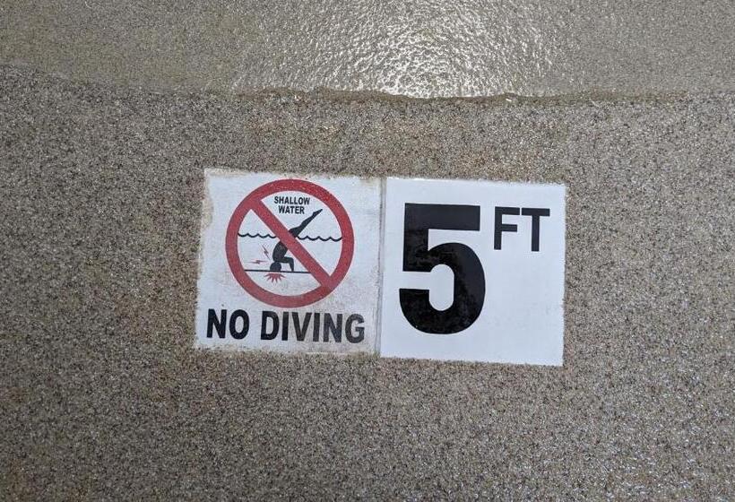 בית מלון כפרי Magnuson Copper Crown