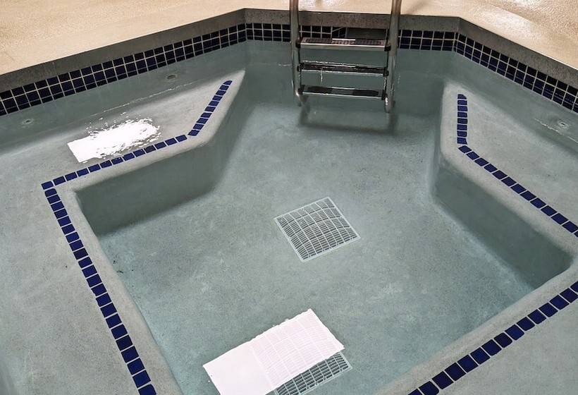 בית מלון כפרי Magnuson Copper Crown