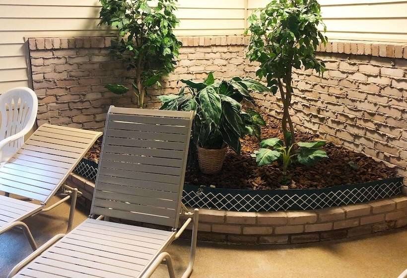 בית מלון כפרי Magnuson Copper Crown