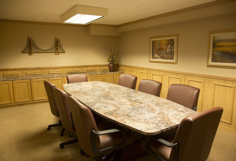 فندق Magnuson Grand Pioneer Inn And Suites