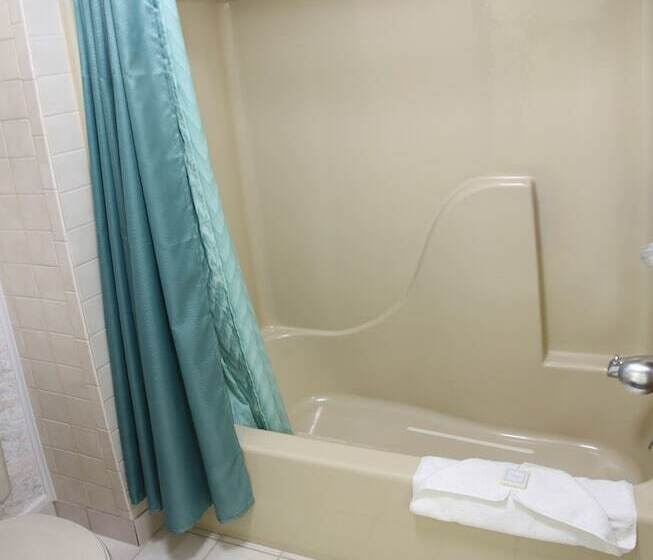 Magnuson Hotel Howell/brighton