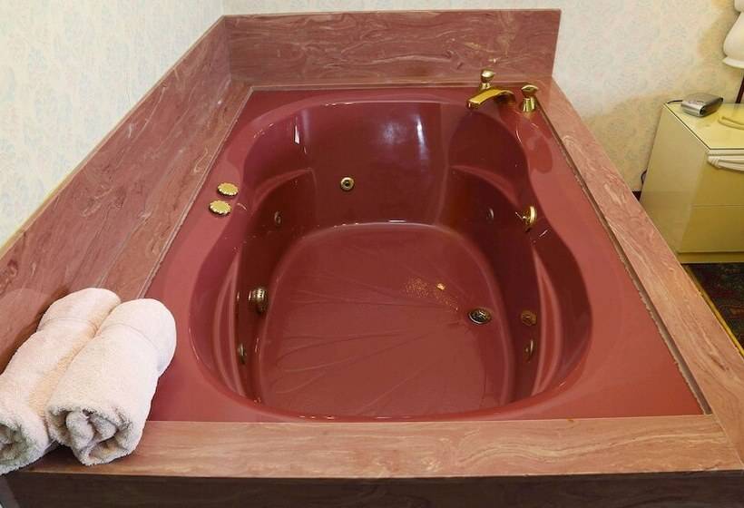 Magnuson Hotel Howell/brighton