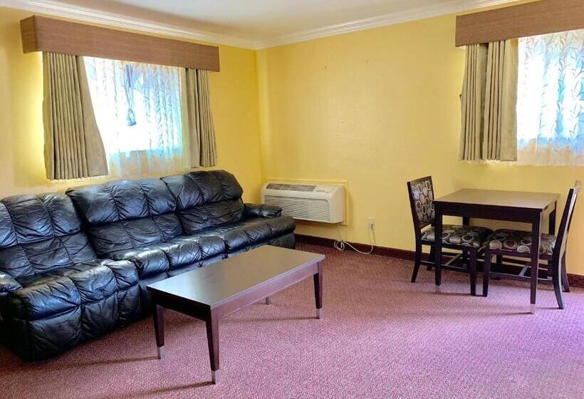 فندق Olive Tree Inn & Suites