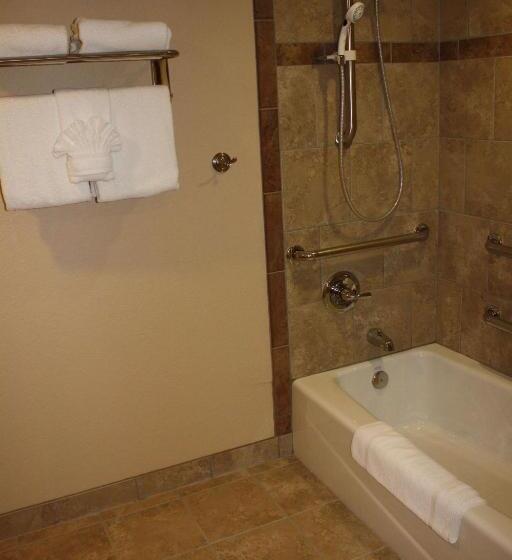 فندق Osage Creek Lodge