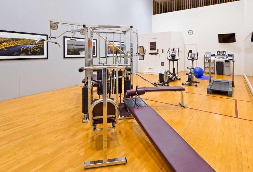 هتل Osage Creek Lodge