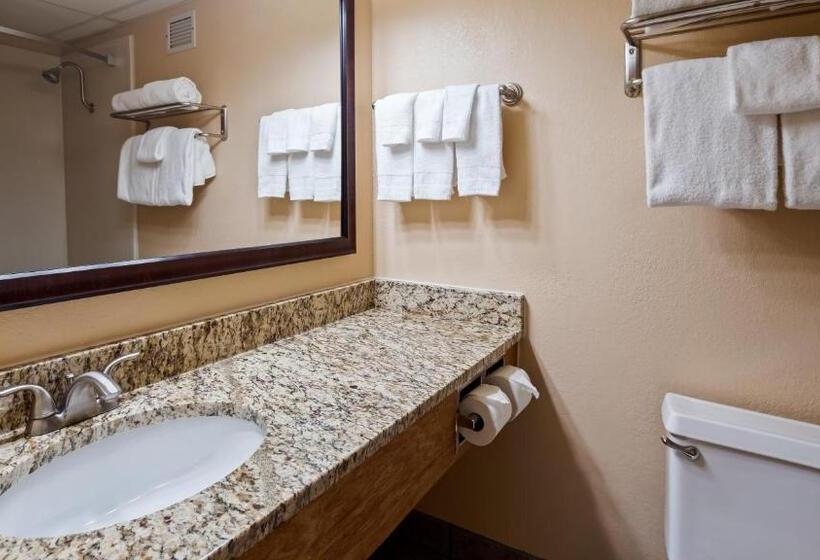 فندق Osage Creek Lodge