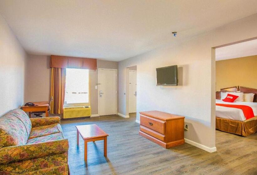 فندق Rodeway Inn & Suites