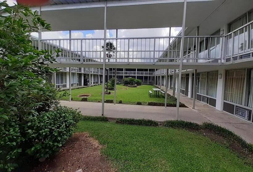 فندق Plantation Inn