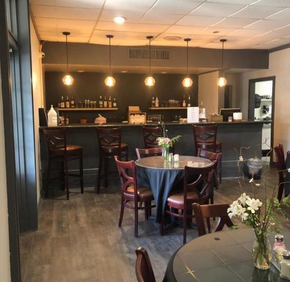 فندق Plantation Inn