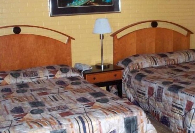 فندق Provo Travelers Inn