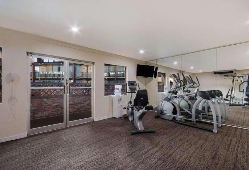 فندق Quality Inn