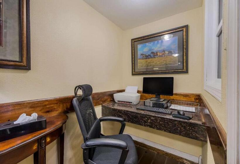 فندق Quality Inn