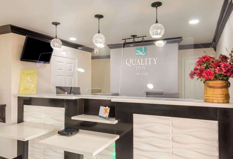 Отель Quality Inn Madisonville