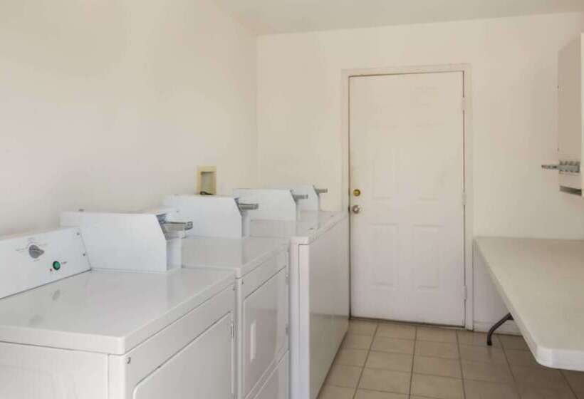 Отель Quality Inn Madisonville