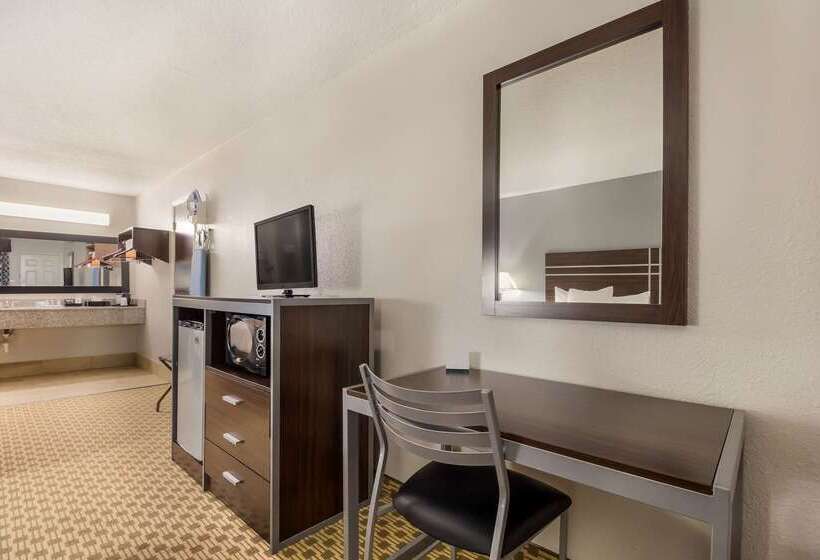 Отель Quality Inn Madisonville