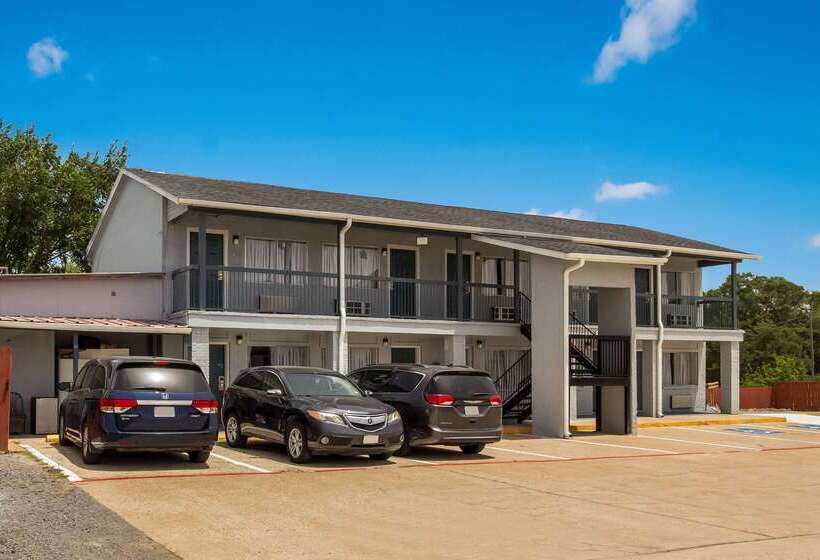 Отель Quality Inn Madisonville