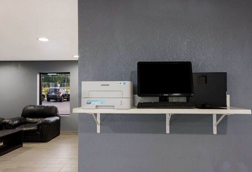 فندق Quality Inn & Suites Big Rapids Near University