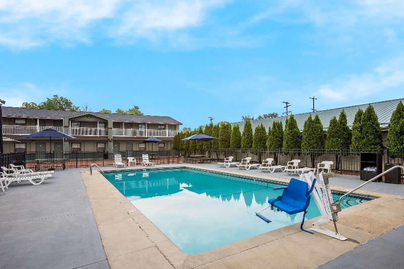 فندق Quality Inn & Suites Big Rapids Near University