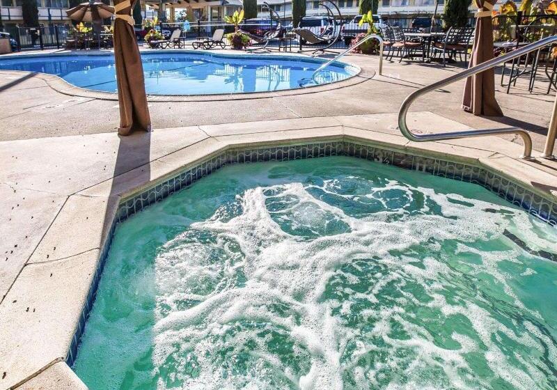 ホテル Quality Inn & Suites Cameron Park Shingle Springs