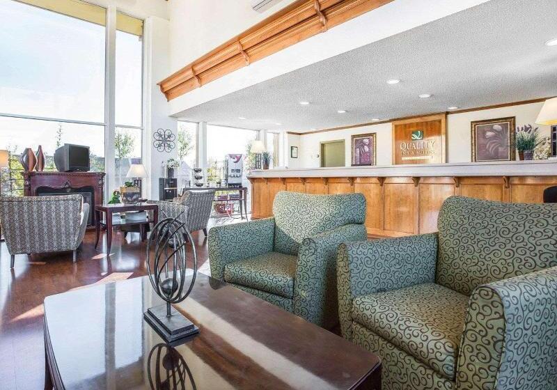 ホテル Quality Inn & Suites Cameron Park Shingle Springs