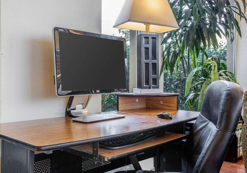 ホテル Quality Inn & Suites Cameron Park Shingle Springs