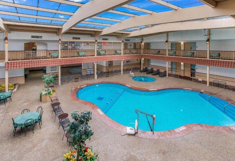 فندق Quality Inn & Suites Downtown