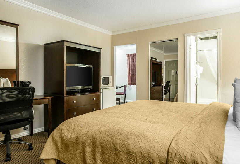 酒店 Quality Inn & Suites Thousand Oaks   Us101