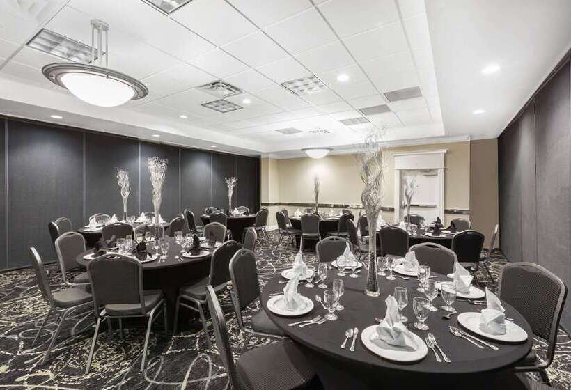 酒店 Clarion Inn Des Moines Airport