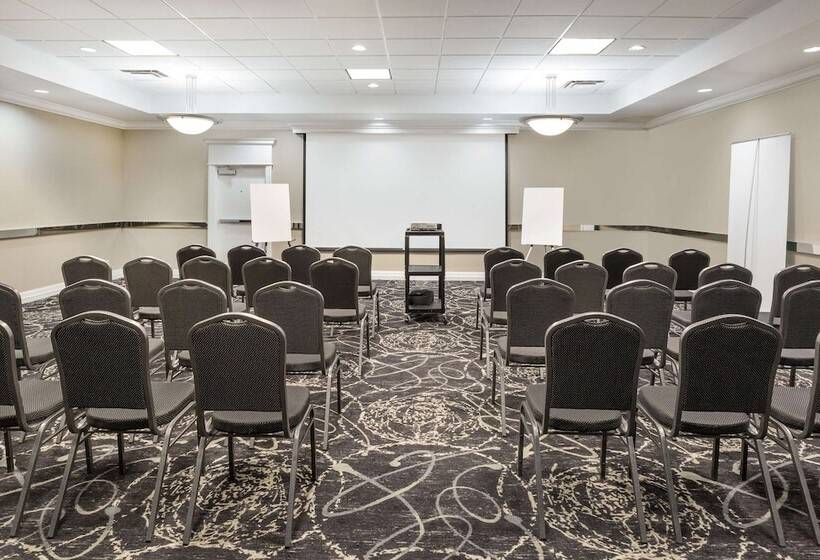 酒店 Clarion Inn Des Moines Airport