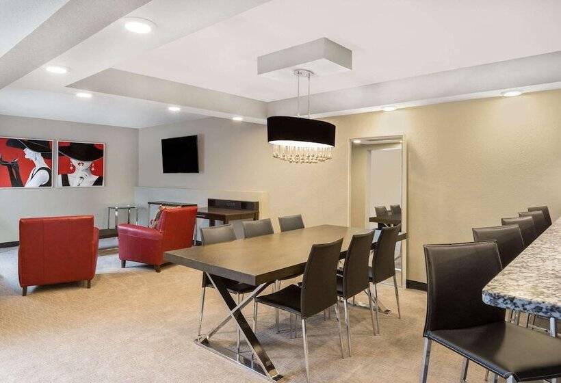 酒店 Clarion Inn Des Moines Airport