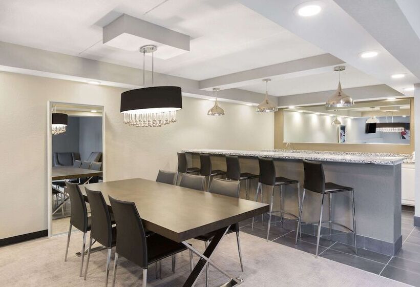 酒店 Clarion Inn Des Moines Airport