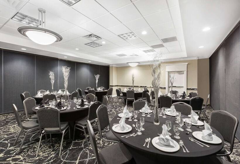 酒店 Clarion Inn Des Moines Airport