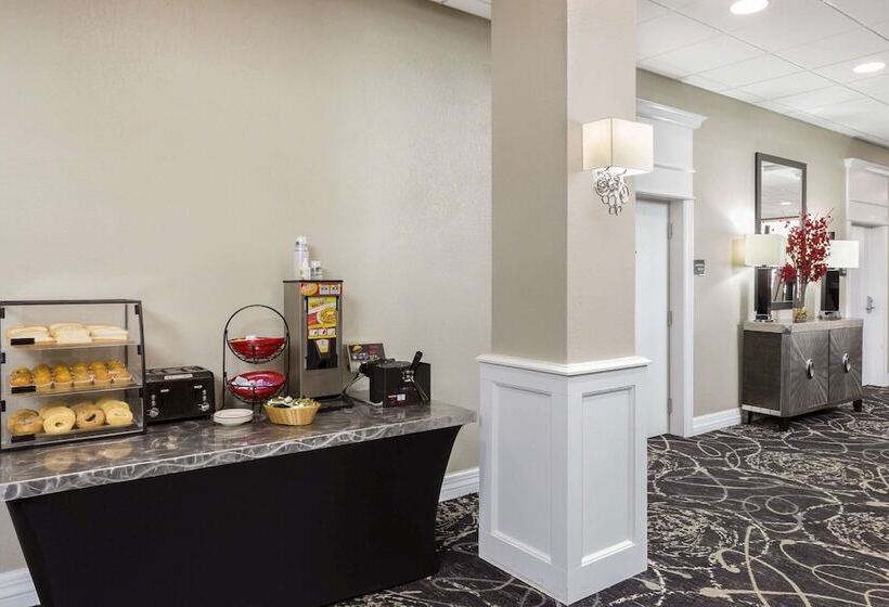 酒店 Clarion Inn Des Moines Airport