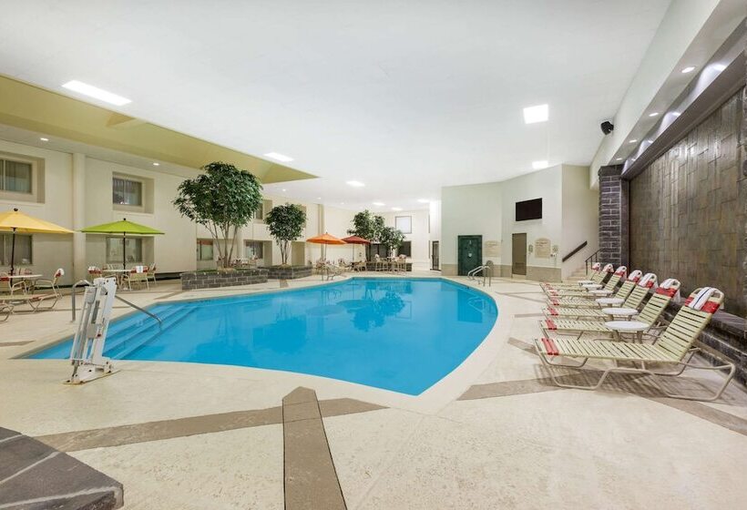 酒店 Clarion Inn Des Moines Airport