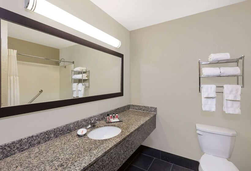 酒店 Clarion Inn Des Moines Airport