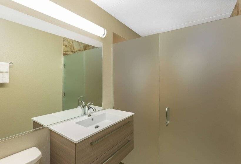 酒店 Clarion Inn Des Moines Airport