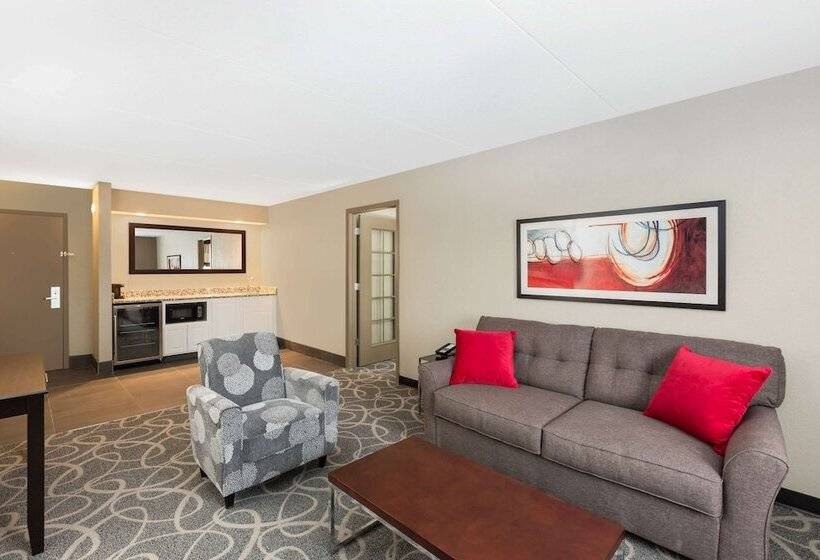 酒店 Clarion Inn Des Moines Airport