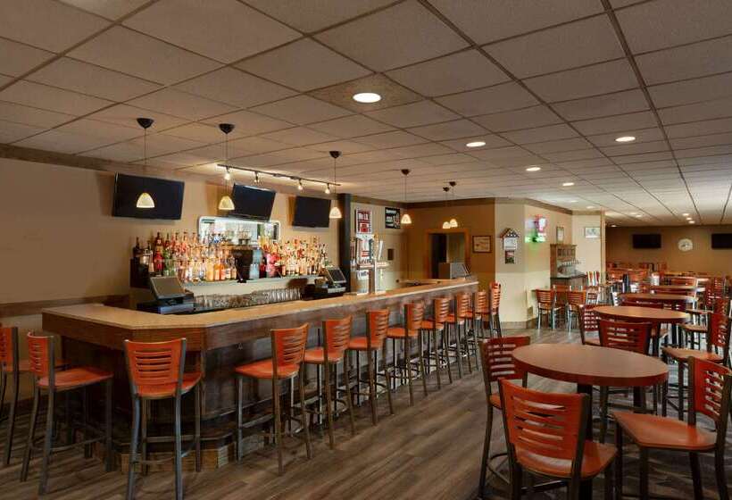 בית מלון כפרי Ramada By Wyndham Fargo