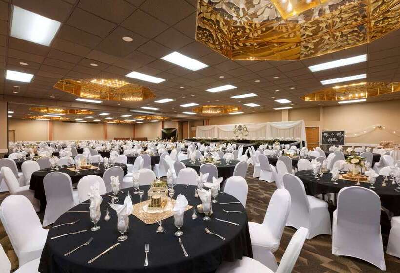 בית מלון כפרי Ramada By Wyndham Fargo