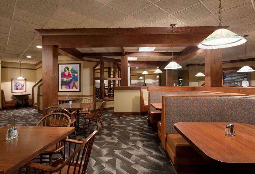 בית מלון כפרי Ramada By Wyndham Fargo