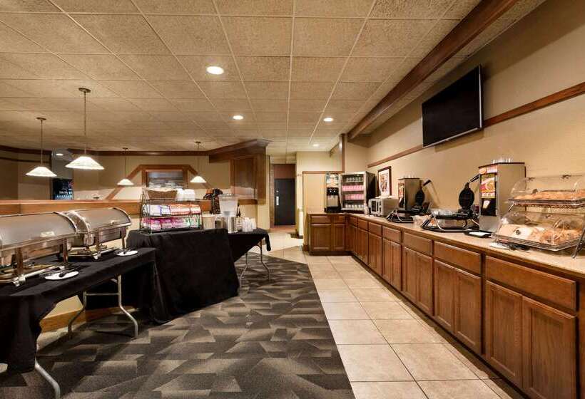 בית מלון כפרי Ramada By Wyndham Fargo