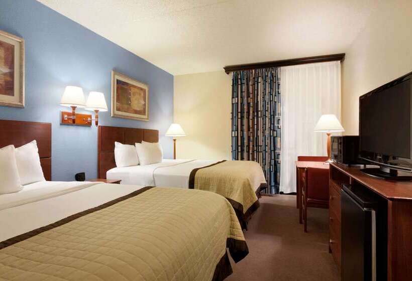 בית מלון כפרי Ramada By Wyndham Fargo