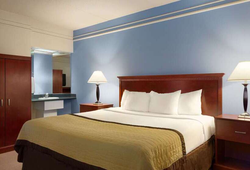 בית מלון כפרי Ramada By Wyndham Fargo