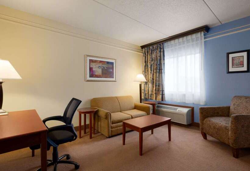 בית מלון כפרי Ramada By Wyndham Fargo