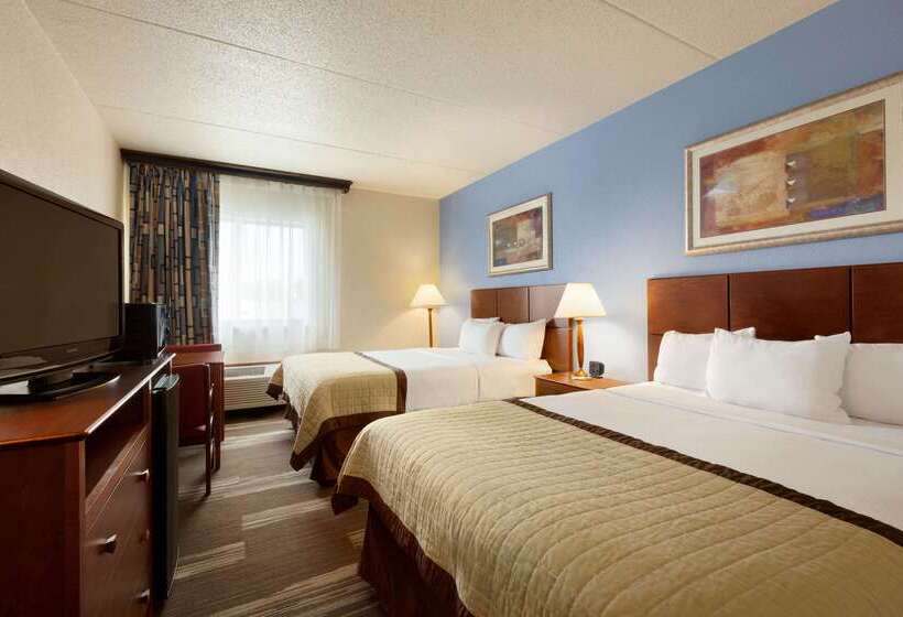 בית מלון כפרי Ramada By Wyndham Fargo