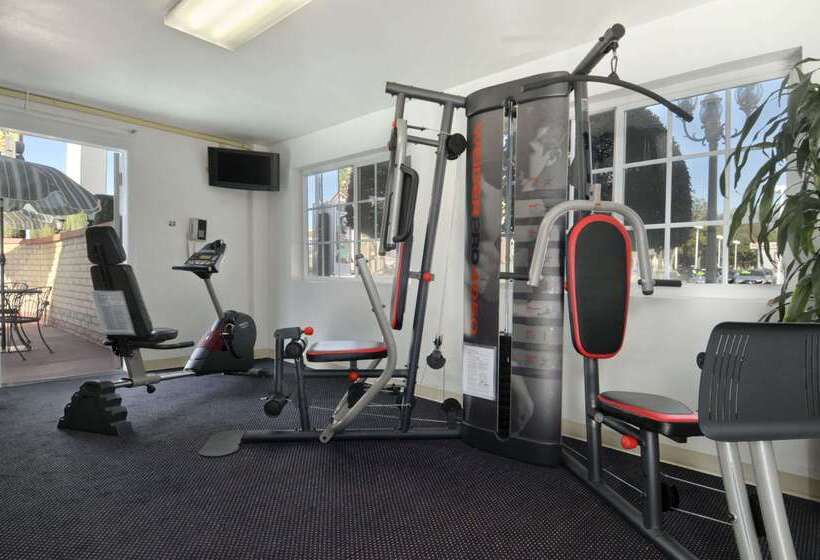 فندق Ramada By Wyndham Pasadena